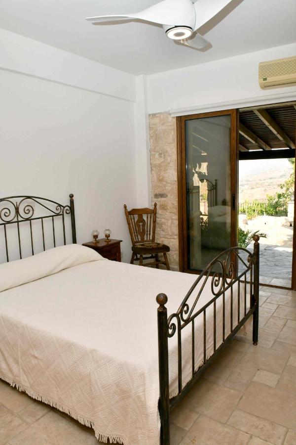 Lasa Black Rock Villa Paphos Extérieur photo